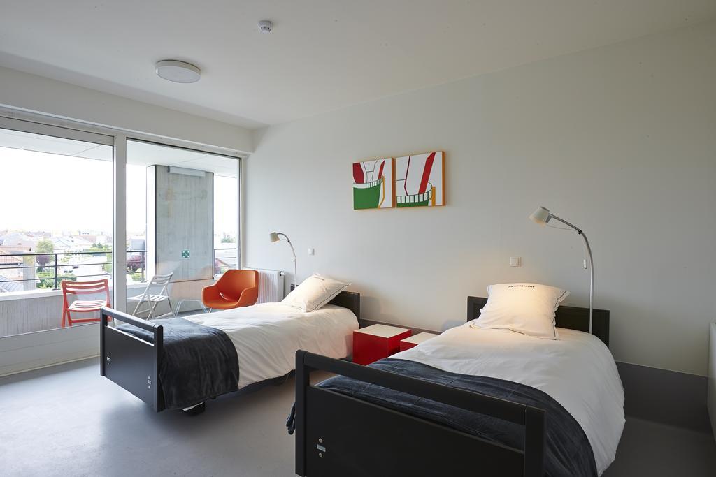 Hotel Middelpunt - Gratis Parking - Ontbijt Inbegrepen! Middelkerke Rum bild