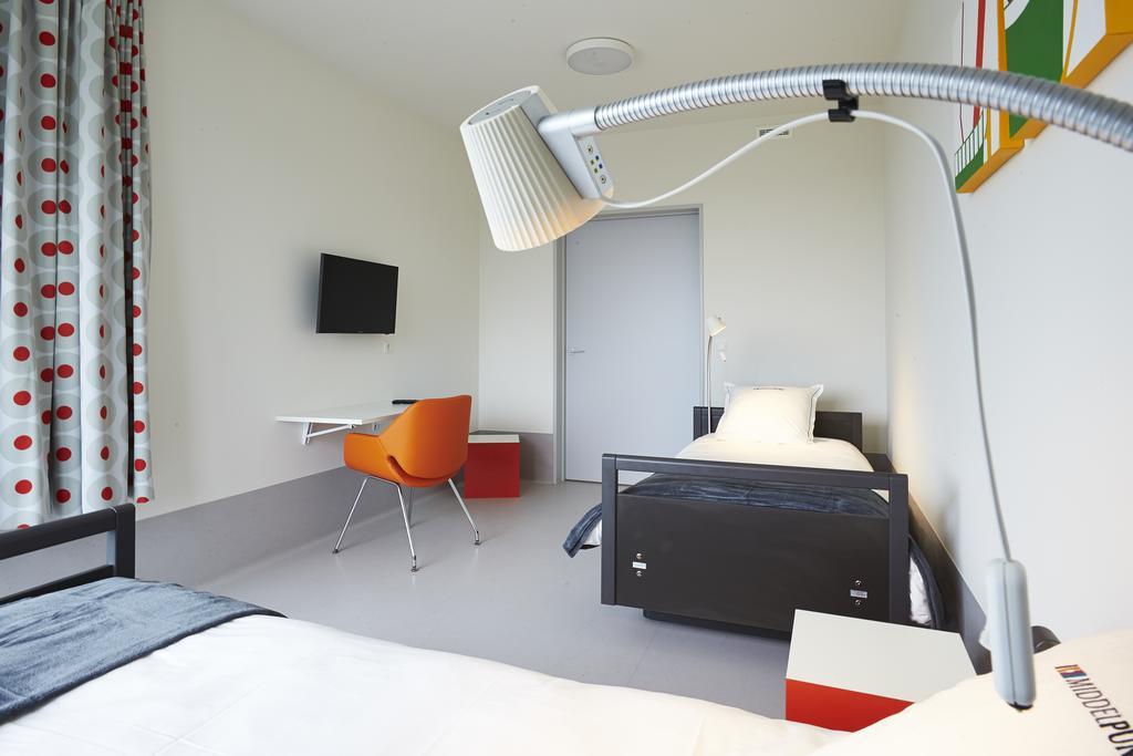 Hotel Middelpunt - Gratis Parking - Ontbijt Inbegrepen! Middelkerke Rum bild